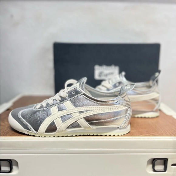 Onitsuka Tiger by Asics Silver and White Women's Shoes - Picture 1 of 5